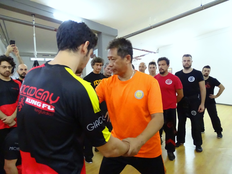 Kung Fu Academy di Sifu Mezzone Caserta Seminario di Weng Chun Tang Yik con GM Sunny So in Italia presso la scuola di arti marziali di wing chun e kung fu a Caserta (2)